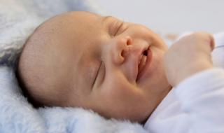 14岁女孩身高226cm