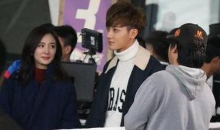 杨幂黄子韬互动亲昵